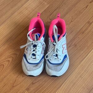 New Balance White Sneakers with Pink & Blue Interior | Size 5